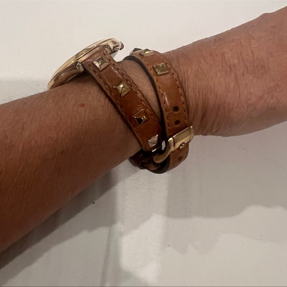 Michael Kors Rose Gold and Brown Watch - Picture 4 of 6